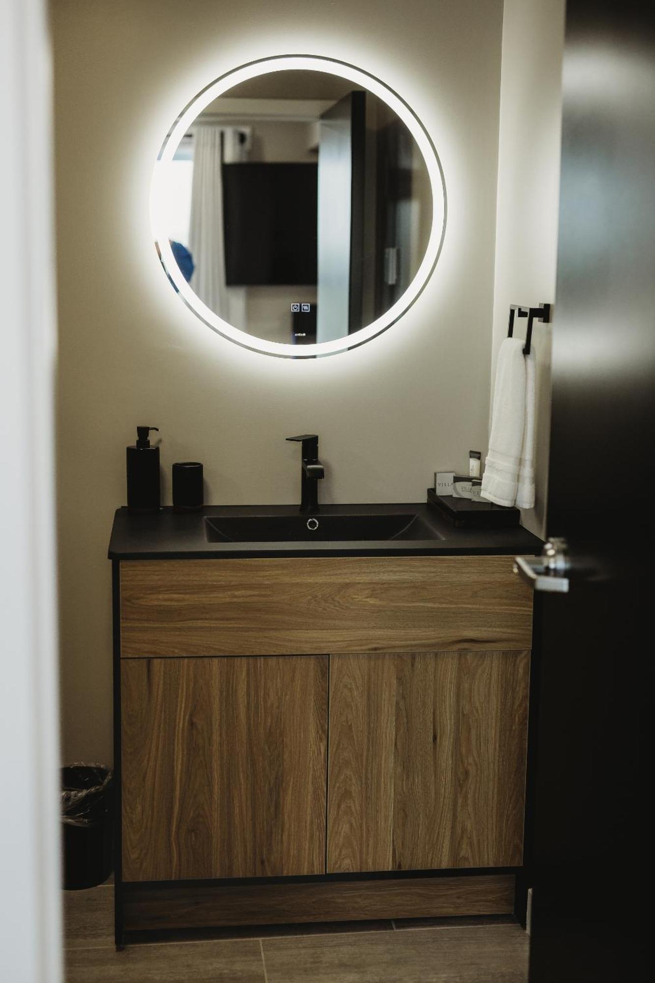 Riverside Suites Grand Falls Windsor Room photo